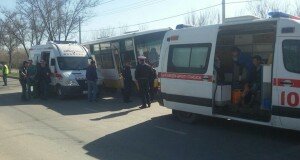 В Шымкенте автобус вылетел на разделительную полосу